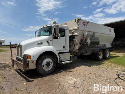 2003 Kenworth T300 T/A Feed Mixer Truck w/KUHN Knight Mixer Box