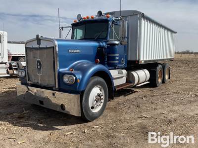 1982 Kenworth W900 T/A Grain Truck
