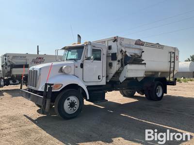 2008 Peterbilt T/A Feed Truck