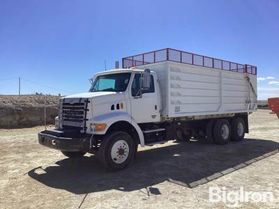 2005 Sterling LT7500 T/A Silage/Grain Truck