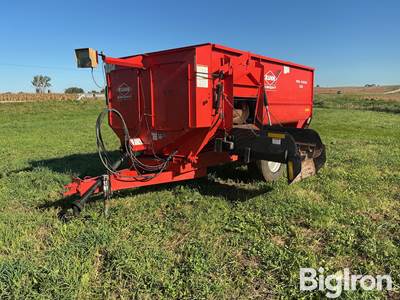 KUHN Knight Reel Augie 3130 Feed Wagon W/Scale
