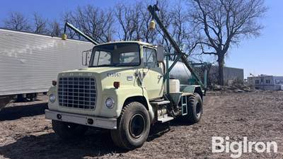 1976 Ford F700 S/A Floater