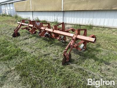 Allis-Chalmers 114 Cultivator