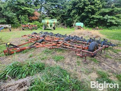 Allis-Chalmers 1300 24' Field Cultivator