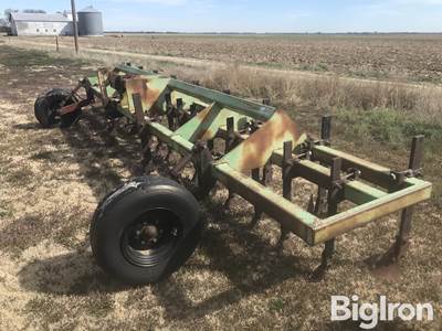 Bigham Brothers S-389 7 Row 3 bar Cultivator