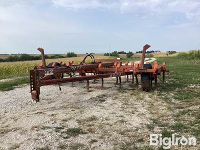 Brady 3270 12' Field Cultivator