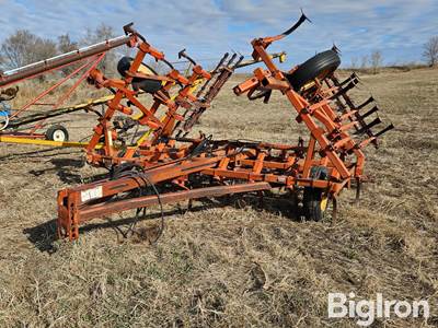 Brady 3270 23.5' Field Cultivator