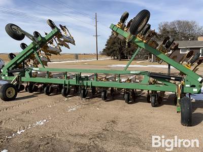 Buffalo 6600 16R36 Folding 3-Pt Cultivator on Built Bar