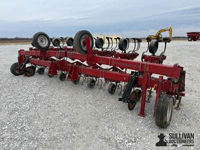 Case IH 183 3-Pt 16R30 Cultivator
