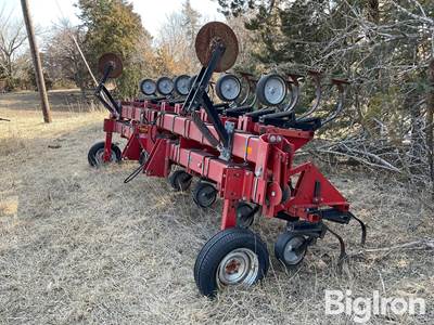 Case IH 183 12R30" Cultivator