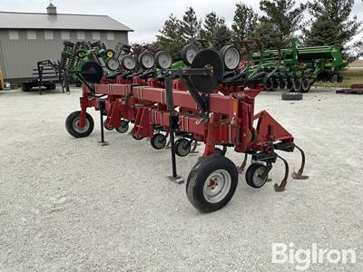 Case IH 183 12R30 Rear Mount/Folding Cultivator