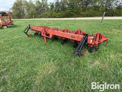 Case IH 183 6R30" Cultivator