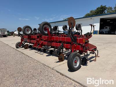 Case IH 1830 Vibra Shank Row Crop Cultivator
