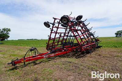 Case IH 200 36' Field Cultivator w/4-Bar Harrow & 7" Sweeps