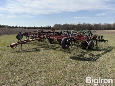 Case IH 200 Tigermate 2 Field Cultivator