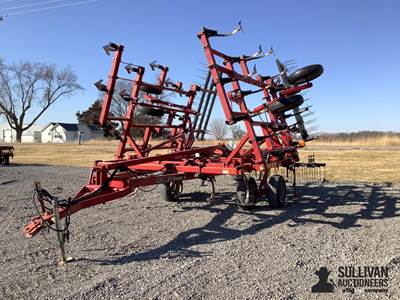 Case IH 4300 Field Cultivator