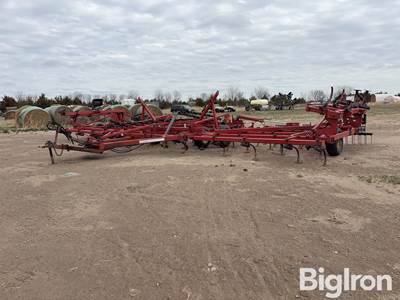 Case IH 4300 Field Culitvator