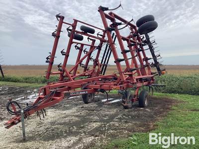 Case IH 4300 Field Cultivator