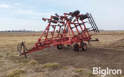 Case IH 4800 28' Field Cultivator