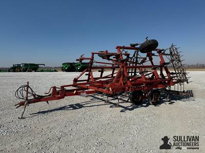 Case IH 4800 Field Cultivator