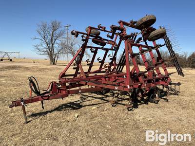 Case IH 4800 Field Cultivator