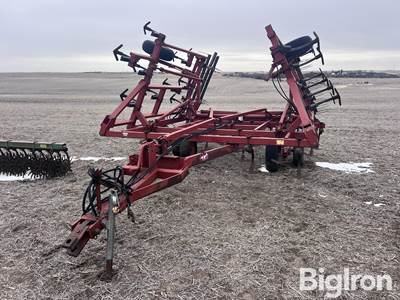 Case IH 4800 Field Cultivator