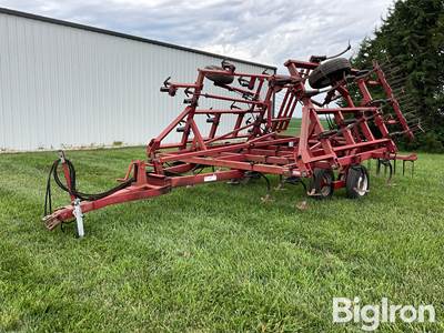 Case IH 4800 24’ Field Cultivator