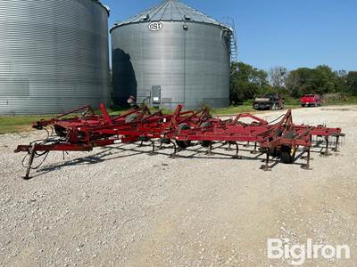 Case IH 4800 32' Field Cultivator