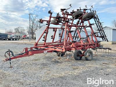 Case IH 4800 Vibra Shank 31’ Field Cultivator