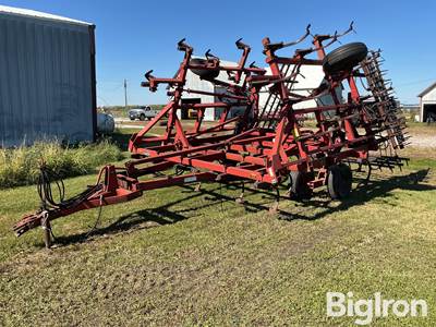 Case International 4800 Vibra Shank Field Cultivator