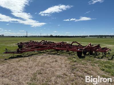 Case IH 4900 Field Cultivator
