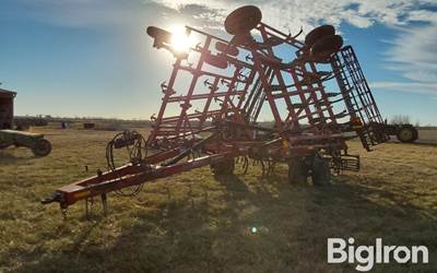 2011 Case IH Tiger-Mate 200 30' Field Cultivator