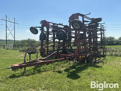Case IH Tiger Mate 200 Field Cultivator