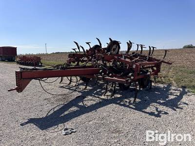 Hesston 2540 Field Cultivator/NH3 Applicator
