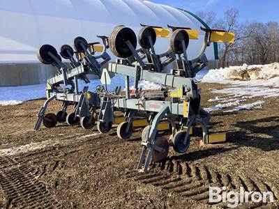 Hiniker 1000 12R30" Crop Cultivator