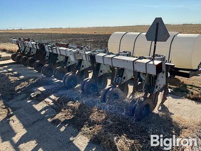 Hiniker 10R30 Cultivator