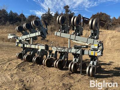 Hiniker 5000 12R30” Cultivator