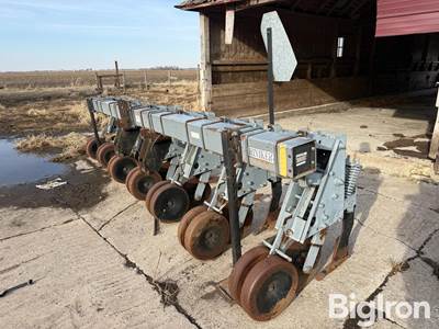 Hiniker 5000 6R30" Row Cultivator