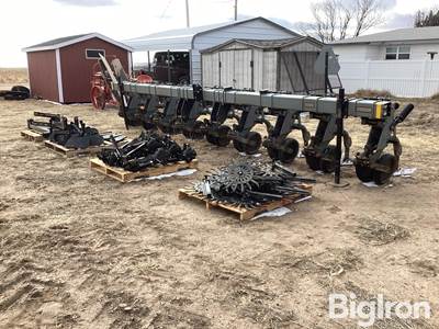 Hiniker 6000 8R30 Row Cultivator