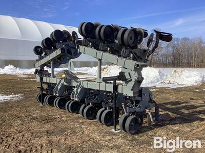 Hiniker 6000 12R30" Crop Cultivator