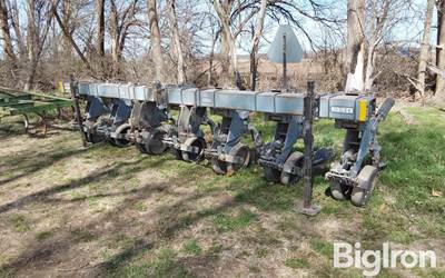 Hiniker 6000 6R30" High Residue Row Crop Cultivator