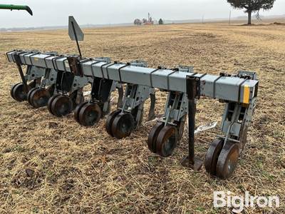 Hiniker 6 Row 3-Pt 30” Cultivator
