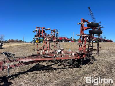 Hiniker 28’ Field Cultivator