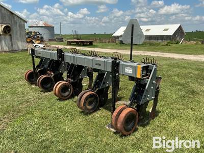 Hiniker 4R38 Crop Cultivator