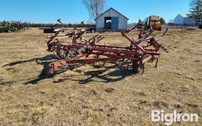 International 45 Vibra Shank 18' Folding Field Cultivator
