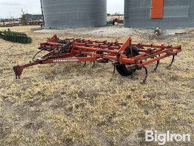 International 4500 Field Cultivator