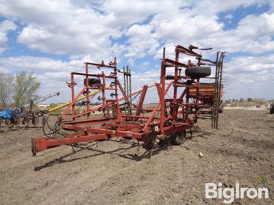 International 4500 Vibra Shank 26' Field Cultivator