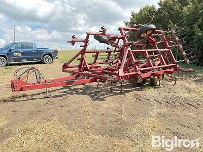 International 4600 Field Cultivator