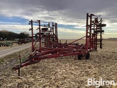International 4900 Field Cultivator