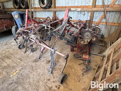 International 85 8R30 Cultivator